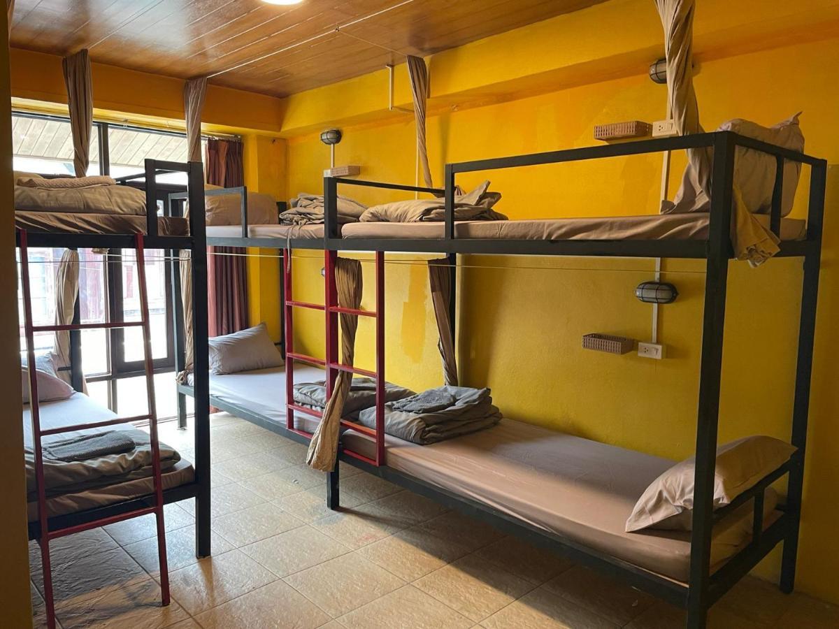 Over The Moon Hostel บ้านห้วยทราย ภายนอก รูปภาพ