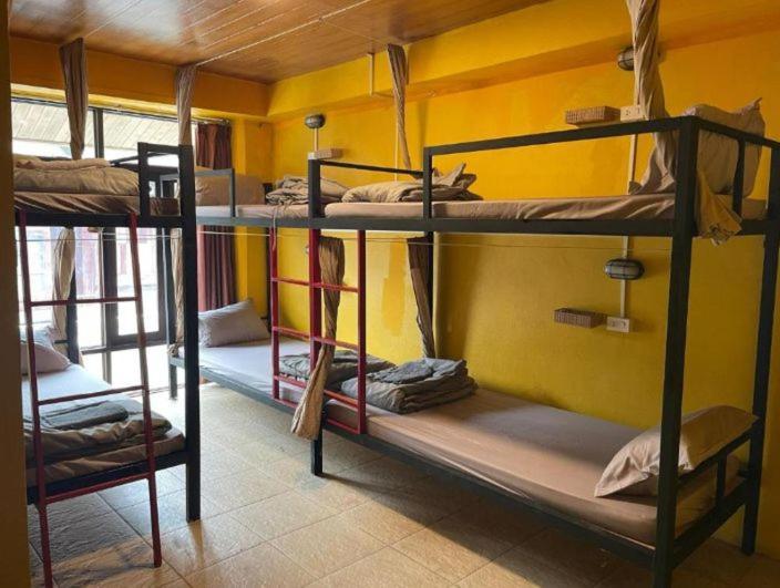 Over The Moon Hostel บ้านห้วยทราย ภายนอก รูปภาพ
